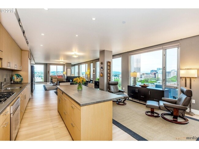 Building Photo - Stunning Pearl District Corner Unit with F...