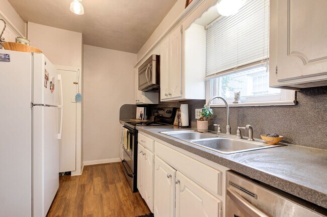 Building Photo - Updated 2 Bed 1 Bath in NW OKC