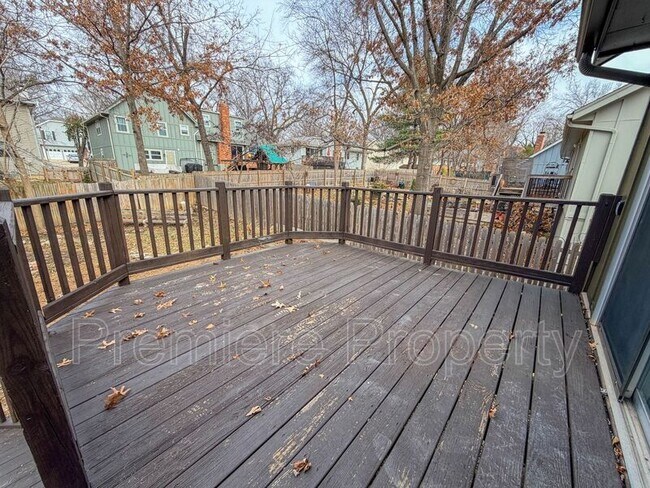 Building Photo - 13032 W 102nd Terrace