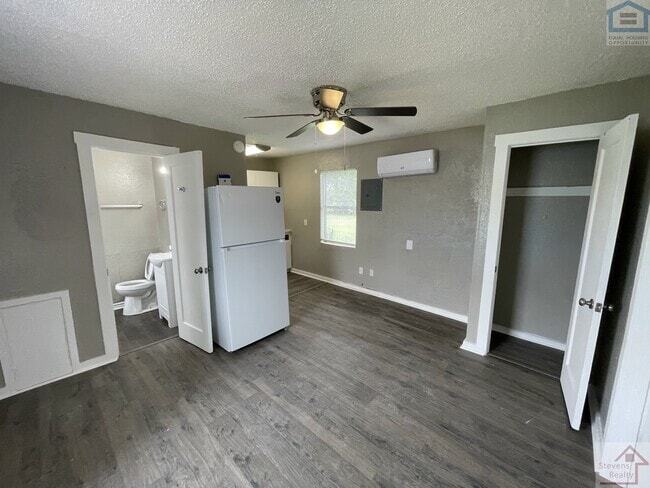 Building Photo - 307 SW 19th St