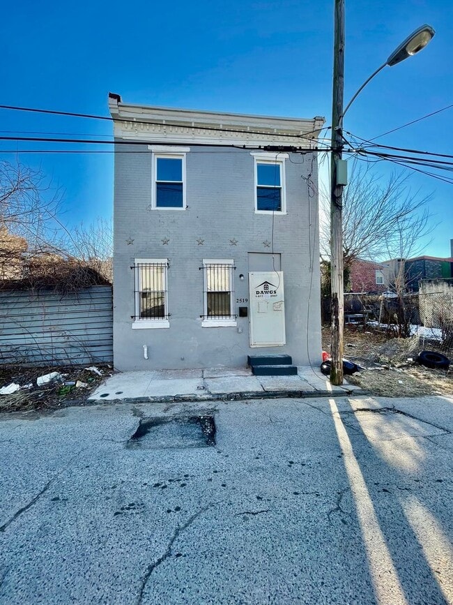 Building Photo - 3-Bedroom Home with Modern Finishes & Spacious Backyard