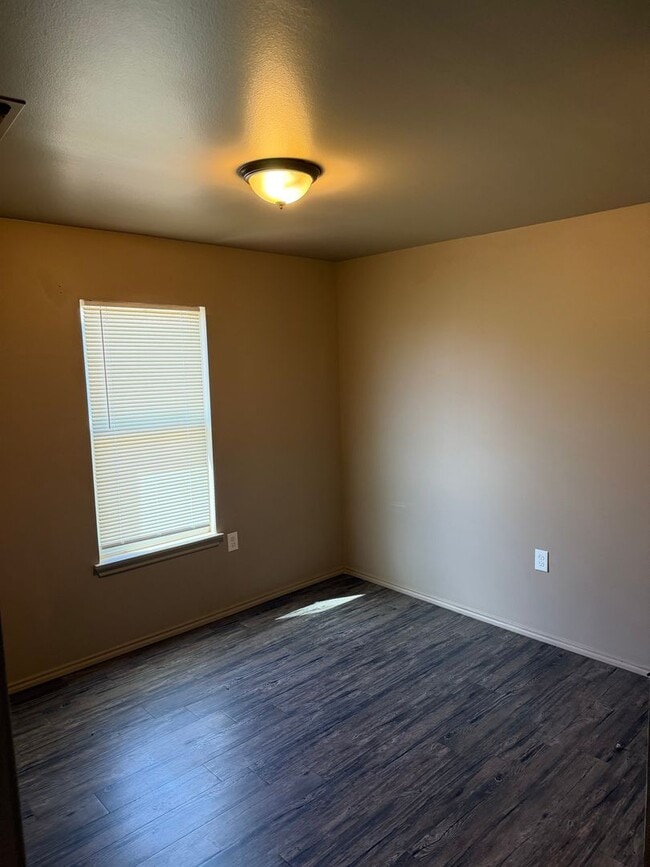 Building Photo - 2809 E 2nd St