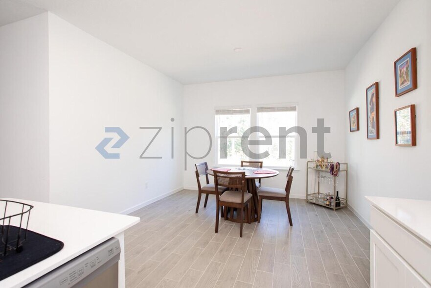 Building Photo - 1688 Lachlan Cir