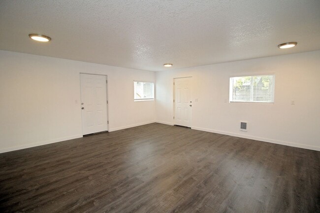 Building Photo - 7225 SE 65th Ave