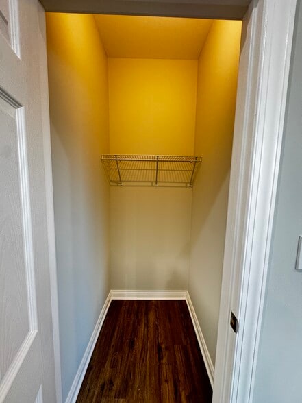 Building Photo - 6807 S Paulina St