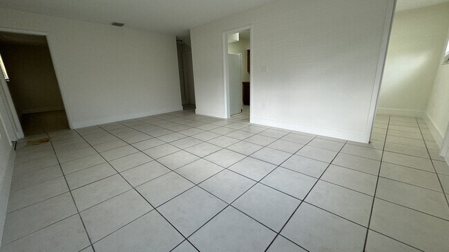 Building Photo - 840 S 63rd Ave