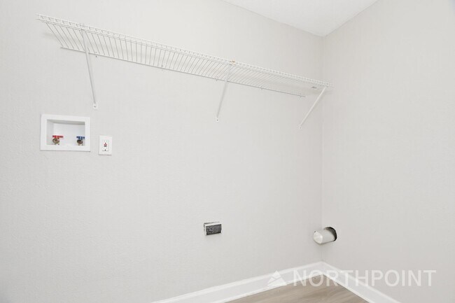 Building Photo - 3 BR/1BA | Newly Renovated Single Family Home |  Fenced backyard | In Jacksonville!