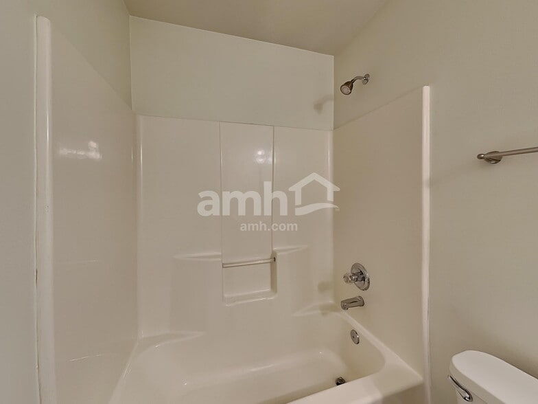 Building Photo - 141 Claybrook Ln