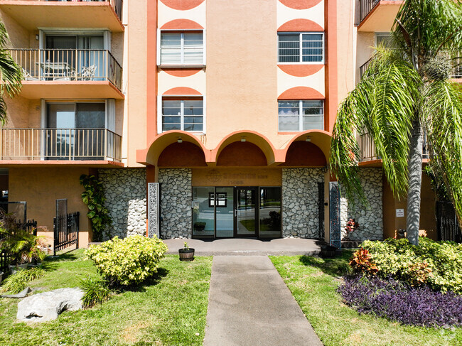 Building Photo - Three Horizons South