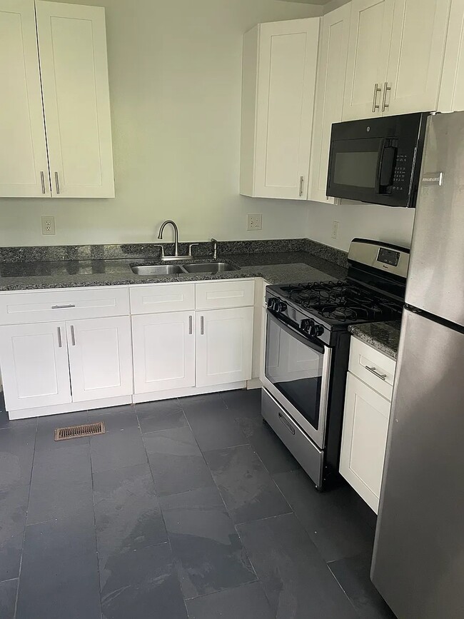 Building Photo - Woodbourne