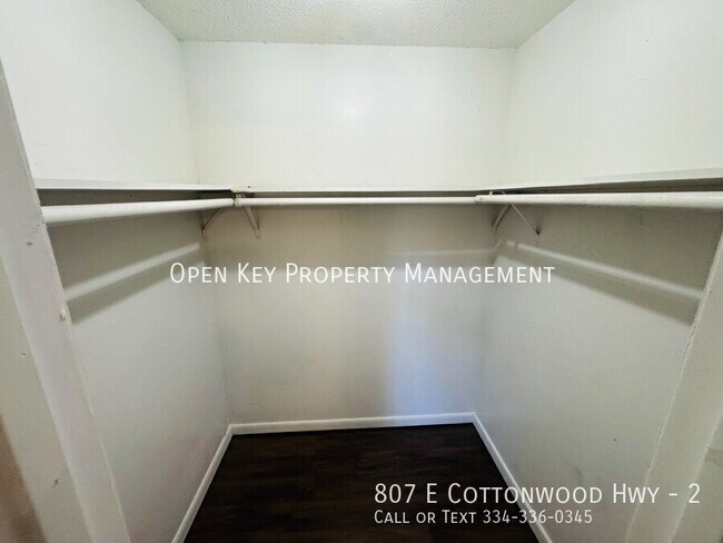 Building Photo - 807 E Cottonwood Rd