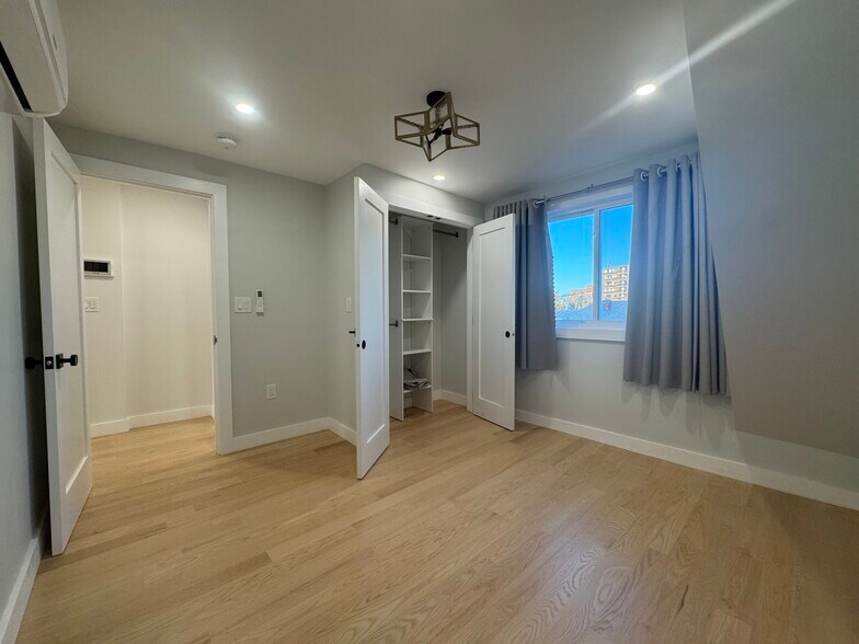 Building Photo - 12 Sewall Ave