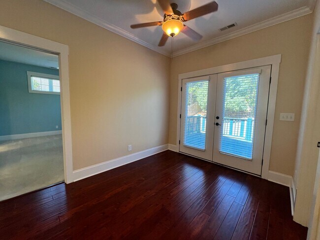 Building Photo - Absolutely Adorable!