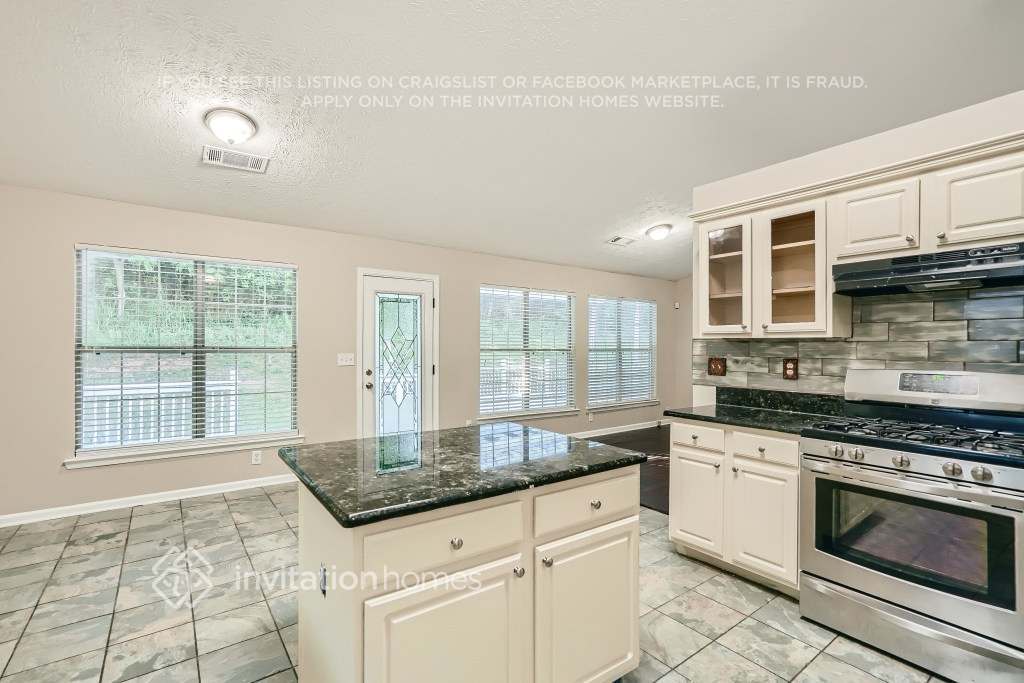 Building Photo - 2373 Cove Lake Way