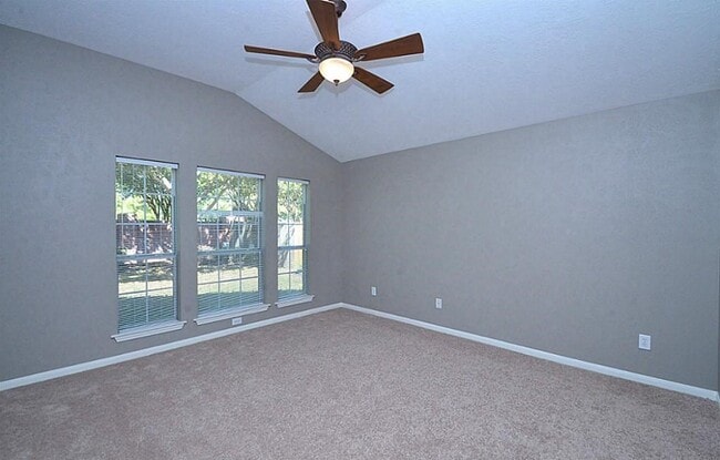 Building Photo - 4611 Silverlake Dr