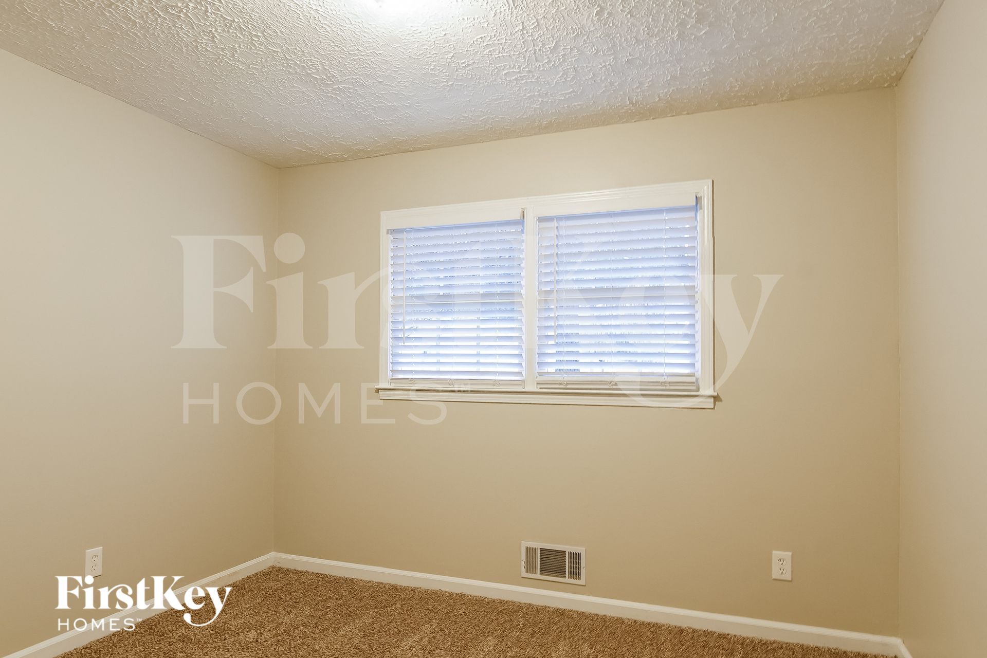 Building Photo - 5292 Clarkview Dr