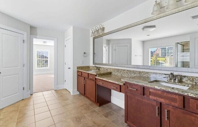 Building Photo - Ashley Oaks Luxury Home