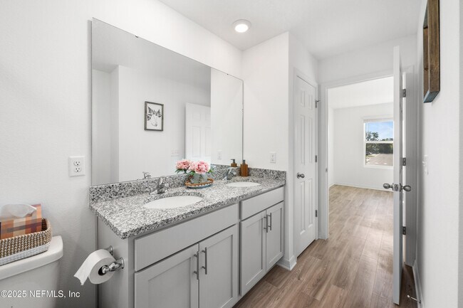 Building Photo - 46 Soria Dr