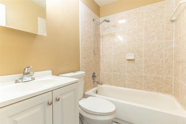 Building Photo - 140 Ave W NW