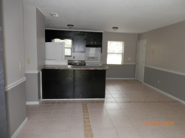 Building Photo - 114 Pointe S Dr