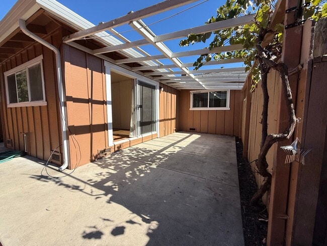 Building Photo - 16865 Barnell Ave