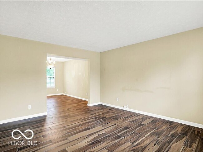 Building Photo - 7133 Silver Lake Dr