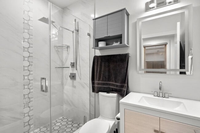 Building Photo - 2 Bed 2 Bath - Adams Morgan Condo - Comple...