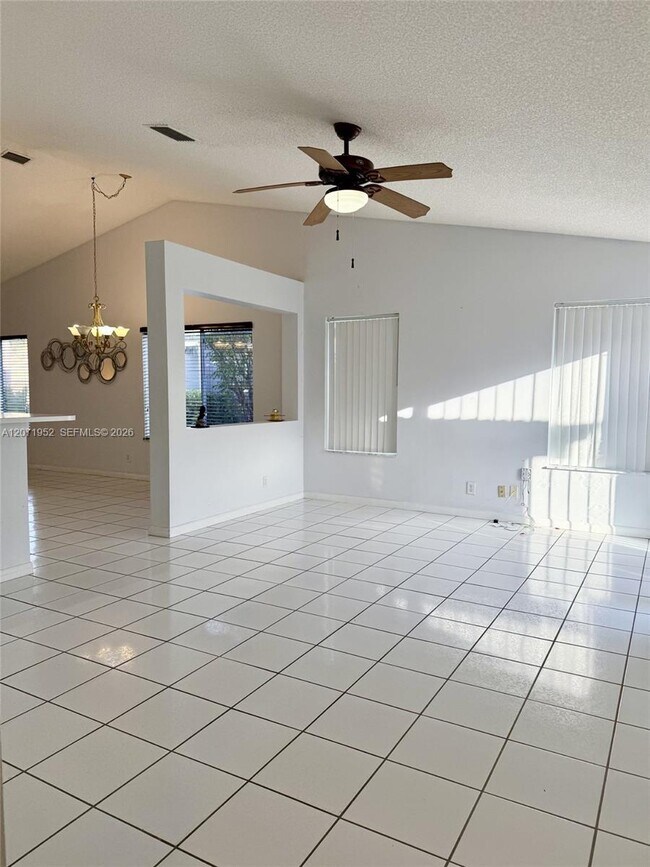 Building Photo - 4340 Pine Ridge Ct