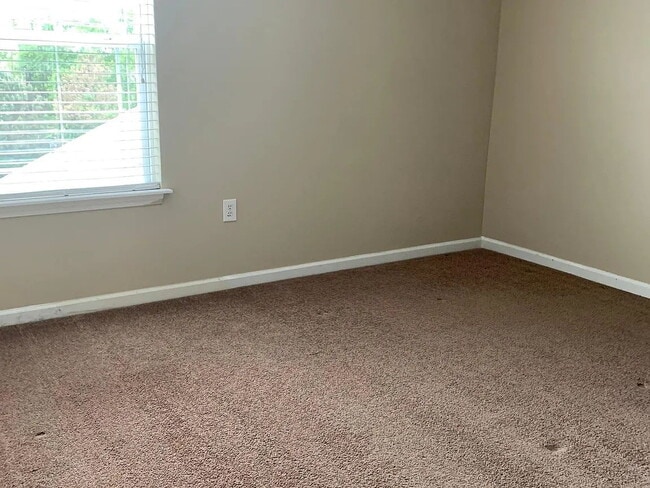 Building Photo - Corner Lot Townhome on Cul-de-sac