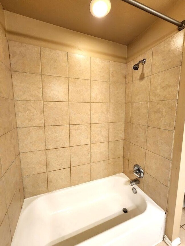 Building Photo - 13707 Oxford Dr