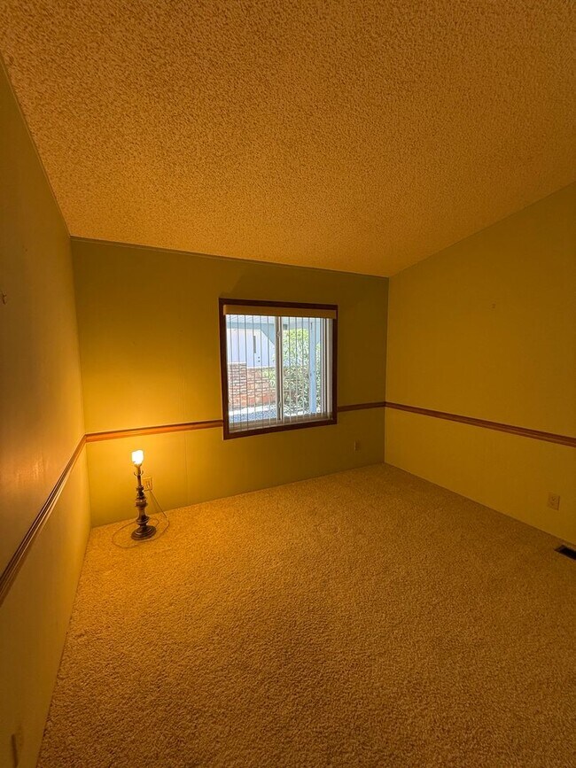 Building Photo - Two Bedroom Double Wide in the Fortuna Foothills!