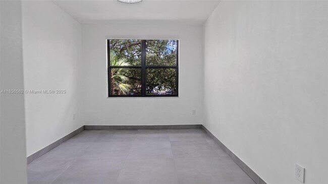 Building Photo - 15533 N Miami Lakeway