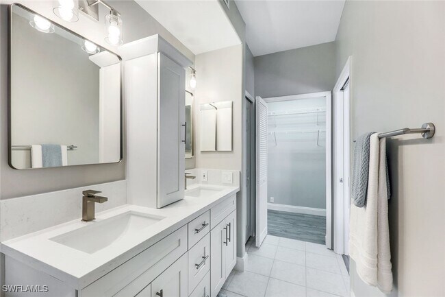 Building Photo - 9150 Southmont Cove