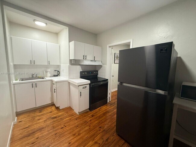 Building Photo - 1289 Marseille Dr