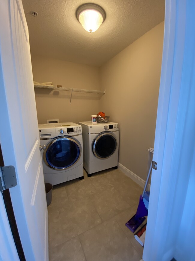 3rd floor-laundry room - 10814 Sunset Ridge Ln