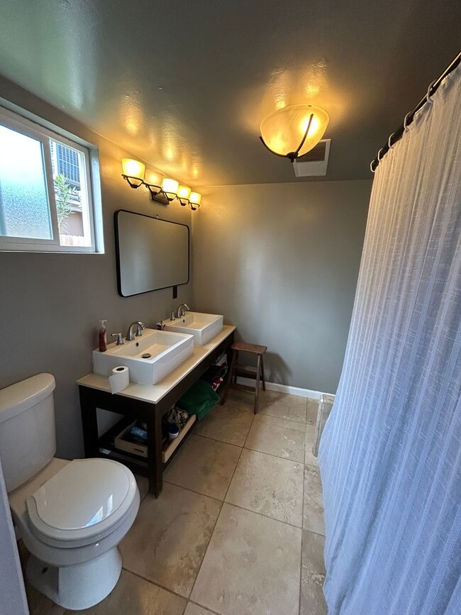 Building Photo - Updated in North Hanford