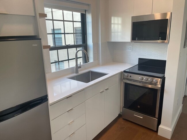 Building Photo - Harvard Sq Studio Brand New Renovation, 1 month Free rent Vacant and ready now