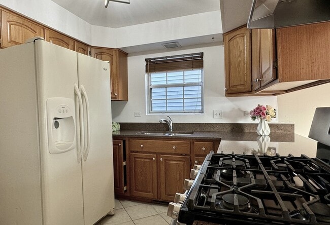 Building Photo - 1604 Estate Cir