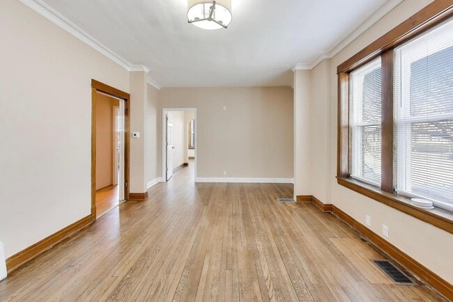 Building Photo - 3920 N Austin Ave