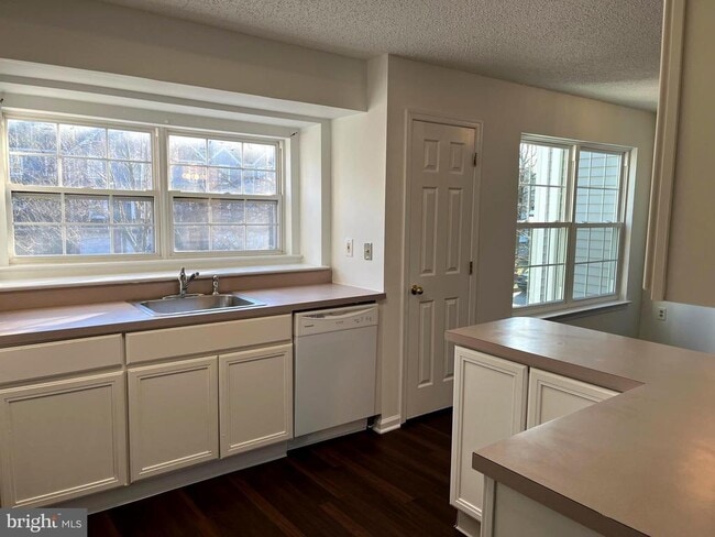 Building Photo - 15 Halstead Pl