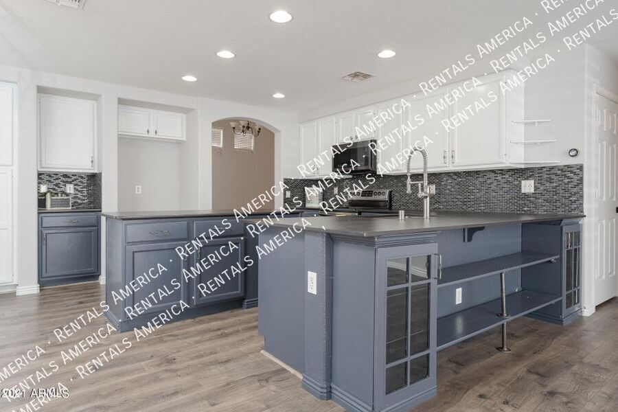 Building Photo - 6013 S Danielson Way