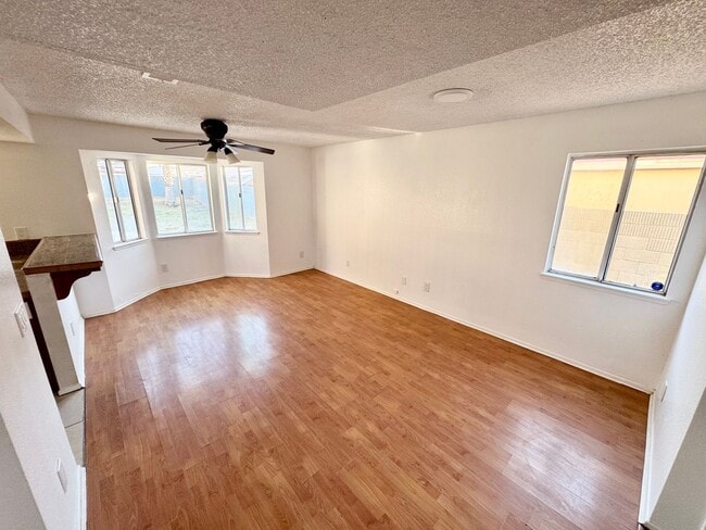 Building Photo - Beautiful cul-de-sac Home