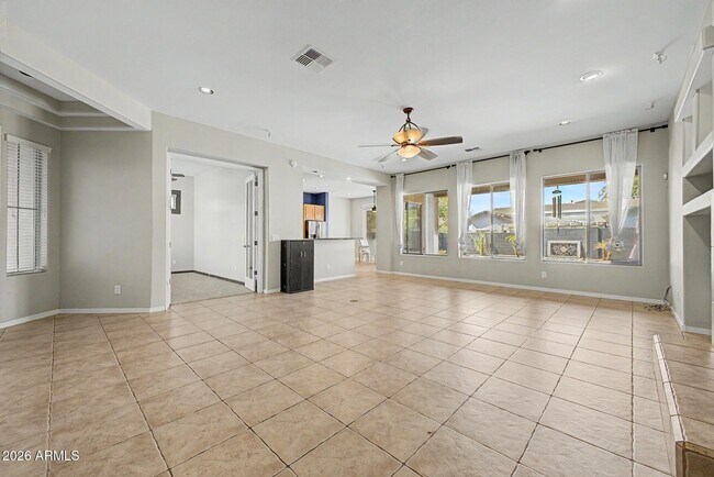 Building Photo - 1902 E Desert Ln