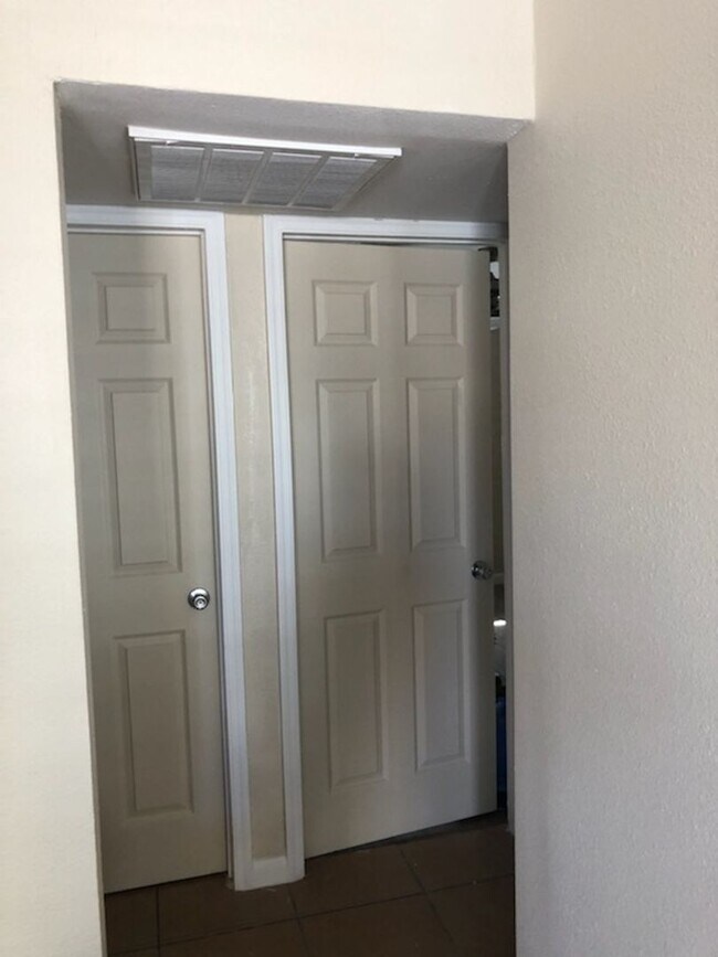 Building Photo - 2601 E Monte Cristo Ave