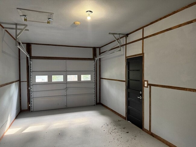 Building Photo - Renovated Rocky Hill Home