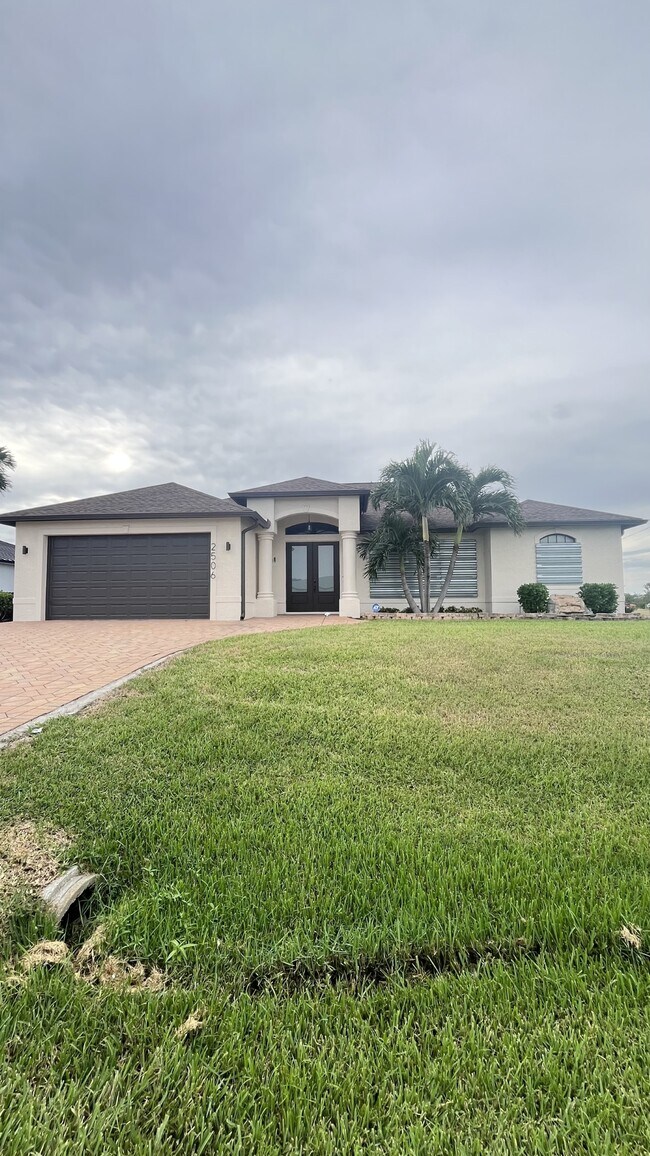 Building Photo - 2506 SW 15th Pl