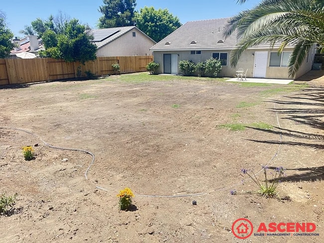 Building Photo - Lovely 3 Bedroom Home Off Stockdale Hwy!