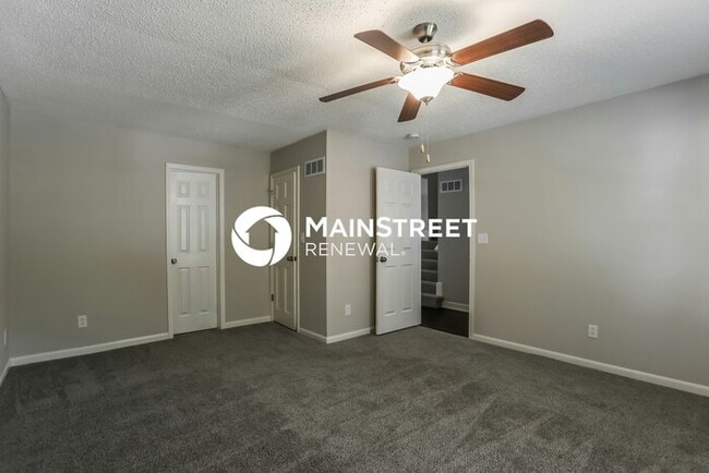 Building Photo - 4 Bedroom Pet-Friendly Home in LIBERTY, MO with Main Street Renewal