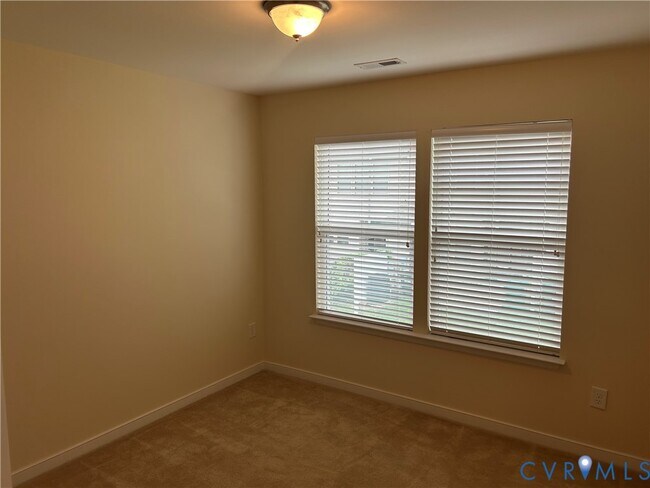 Building Photo - 8213 Center Path Ln