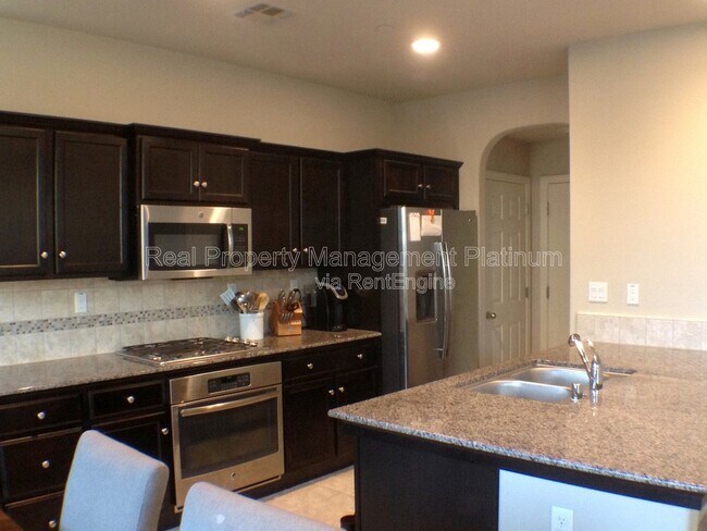 Building Photo - 1324 Royalty Way